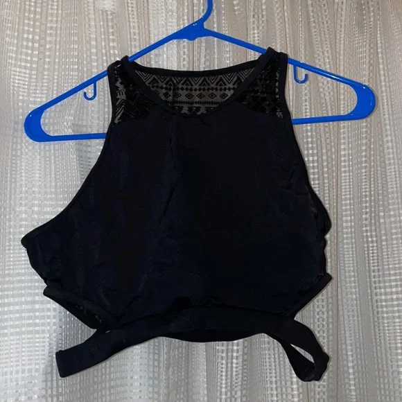 Black sports bra with back mesh design. Side cut outs - Picture 2 of 4